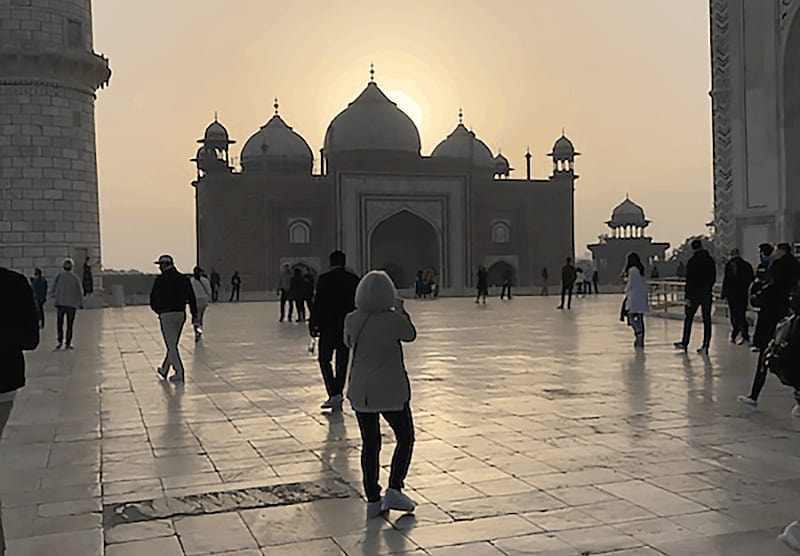 the-Taj-Mahal-at-sunrise