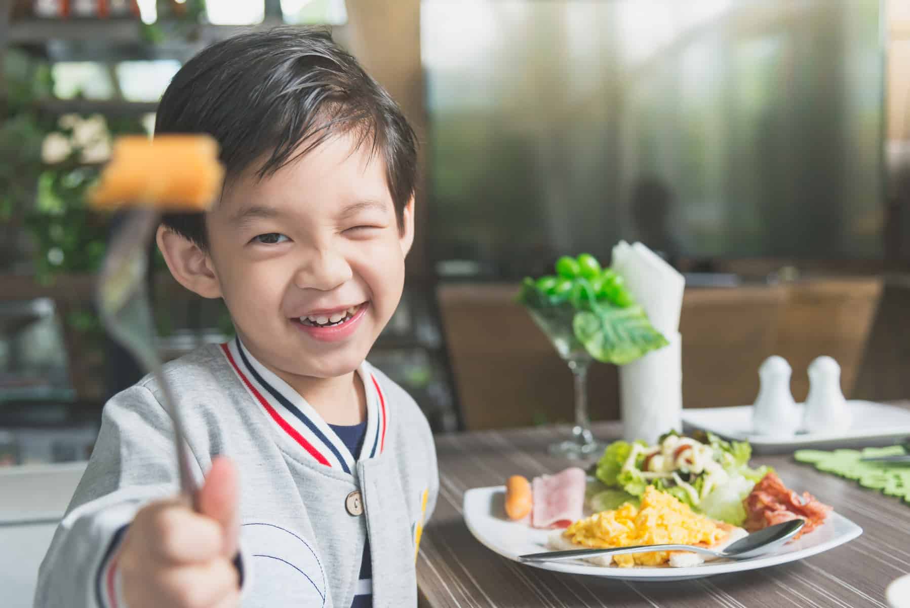 child eating keto breakfast